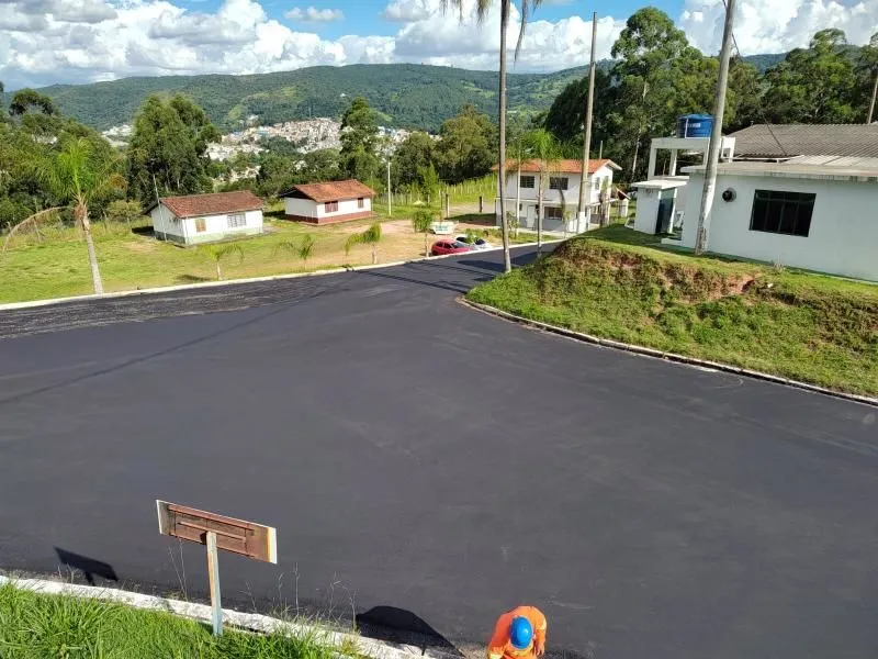 Aplicação de asfalto cbuq